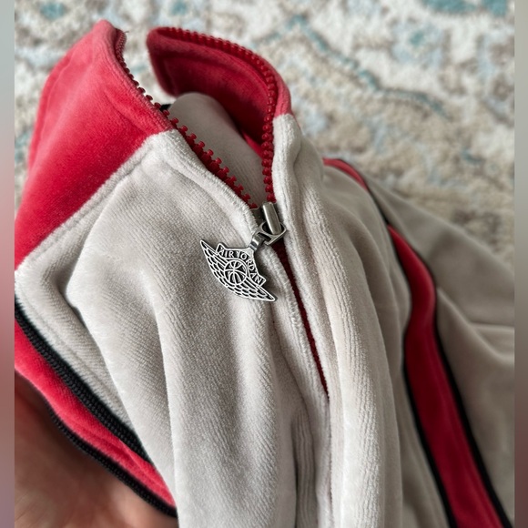 Super cool Air Jordan Velvet Vintage Warm Up Jacket Size XXL soft gray & red - Picture 9 of 15